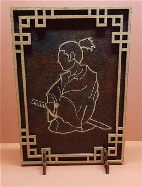 Tanno Design® Japan Stand- und Wandbild mit Figur Samurai - Handarbeit Holz in Holz Nussbraun/Birnbaum
