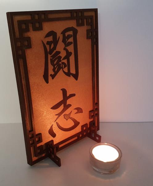 Tanno Design® Japan Stand- und Wandbild mit Kanji 19 - Glück - Handarbeit Holz in Holz Nußbraun