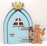 Tanno Design beliebteste kleiner Prinz Wichtel Wichteltür, mit echtem Wichtel, Feentür, Mäusetür aus Holz zum öffnen blau/weiß 17cm