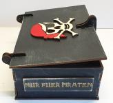 Piraten Schatzkiste für Kids aus Holz mit Goldmünzen - schwarz